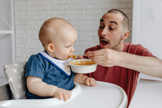 Diversificarea alimentației la bebeluși. Ghid complet pentru noii părinți