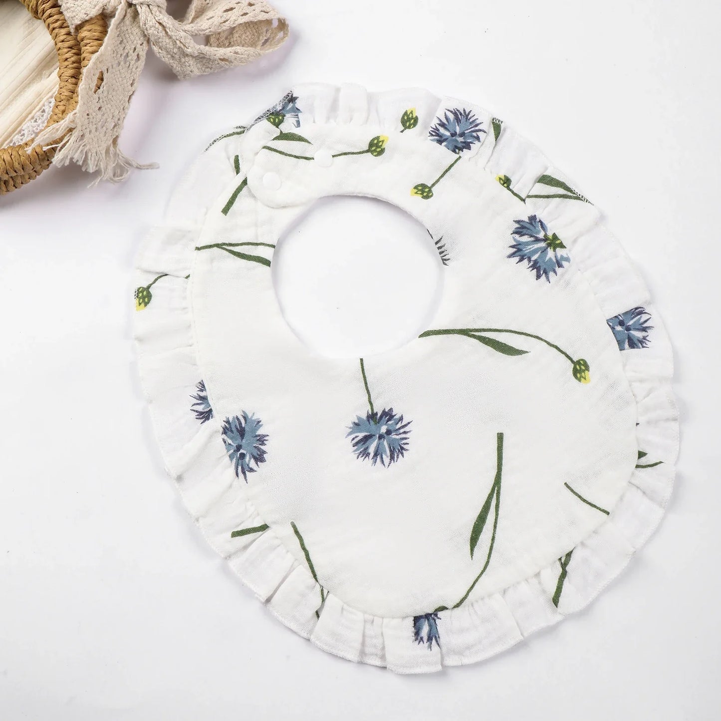 Bave din Bumbac pentru Bebeluși – Design Floral cu Dantelă și Volănașe