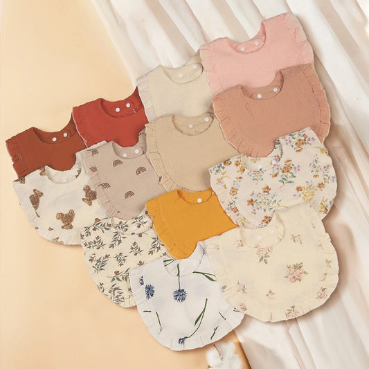 Bave din Bumbac pentru Bebeluși – Design Floral cu Dantelă și Volănașe