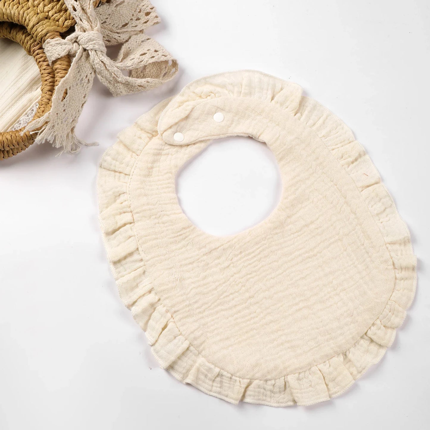 Bave din Bumbac pentru Bebeluși – Design Floral cu Dantelă și Volănașe