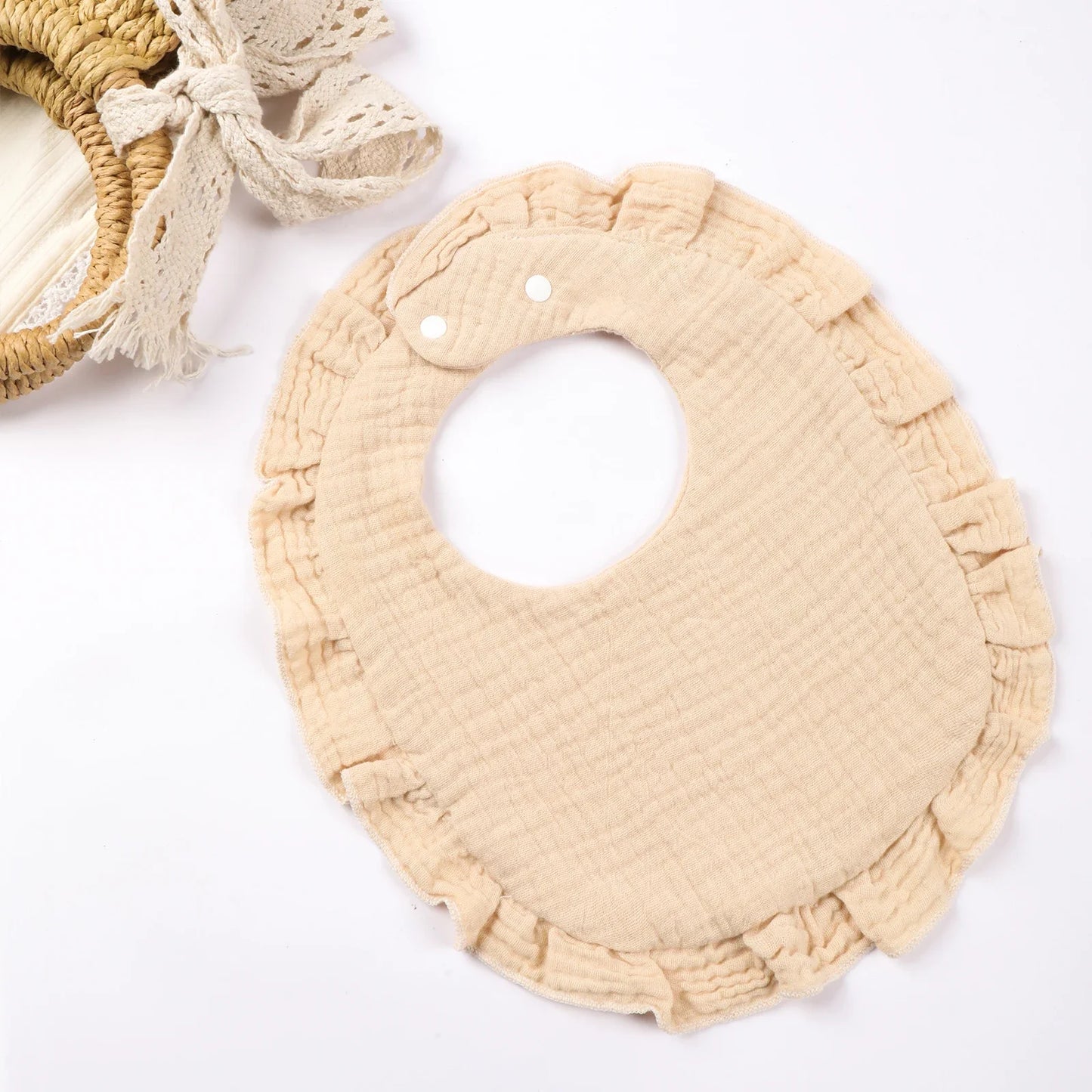 Bave din Bumbac pentru Bebeluși – Design Floral cu Dantelă și Volănașe